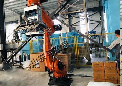 活性炭機(jī)器人拆垛機(jī) 自動卸垛機(jī)試機(jī)現(xiàn)場
