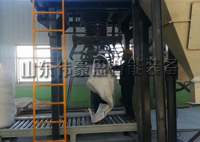 活性炭噸袋自動包裝機(jī)，噸包稱自動包裝現(xiàn)場