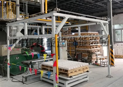 磚塊機器人自動碼垛機，方磚全自動碼垛機現(xiàn)場