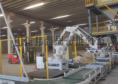 50kg編織袋全自動碼垛機，機器人全自動碼垛設備現(xiàn)場