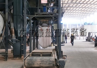 礦粉噸袋自動(dòng)包裝機(jī)，噸包包裝稱試機(jī)現(xiàn)場(chǎng)