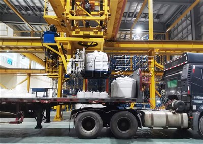碳酸鈉噸袋自動裝車機，噸袋裝車機器人山東廠家